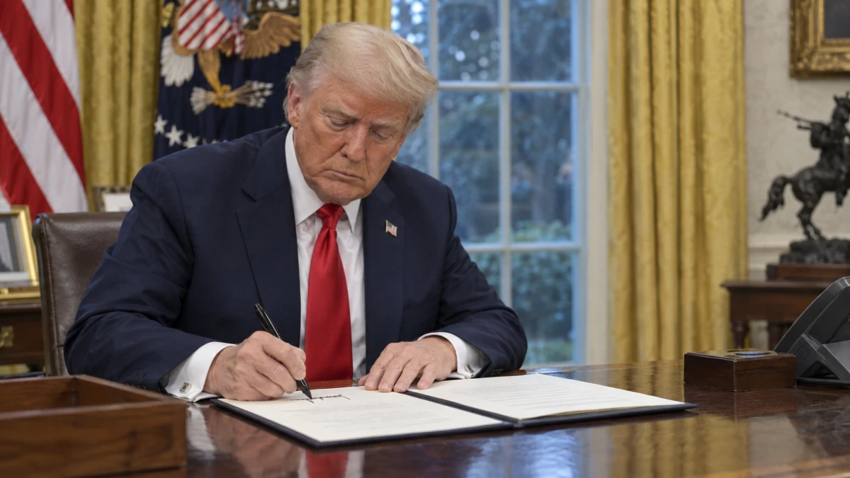 Trump unterzeichnet Sanktionen und spielt Nato-Angriffsgefahr herunter