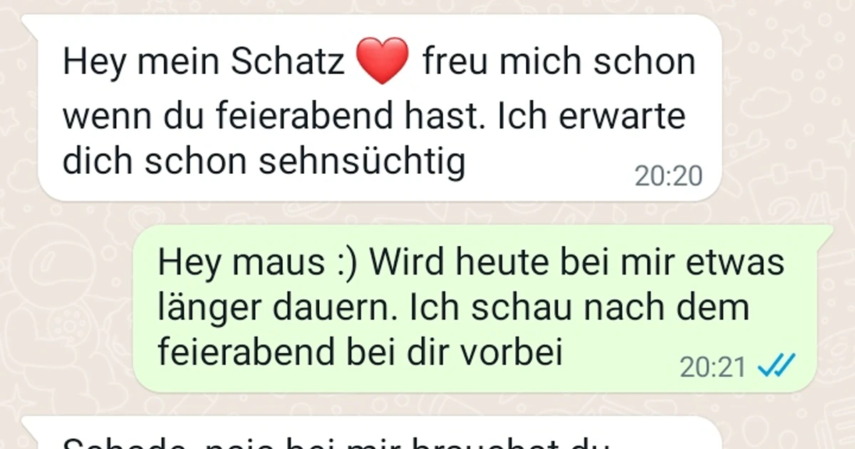 Sie wartet in seiner Wohnung einfach