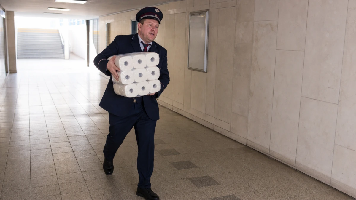 ICE hält außerplanmäßig: Zugchef kauft Toilettenpapier im Supermarkt