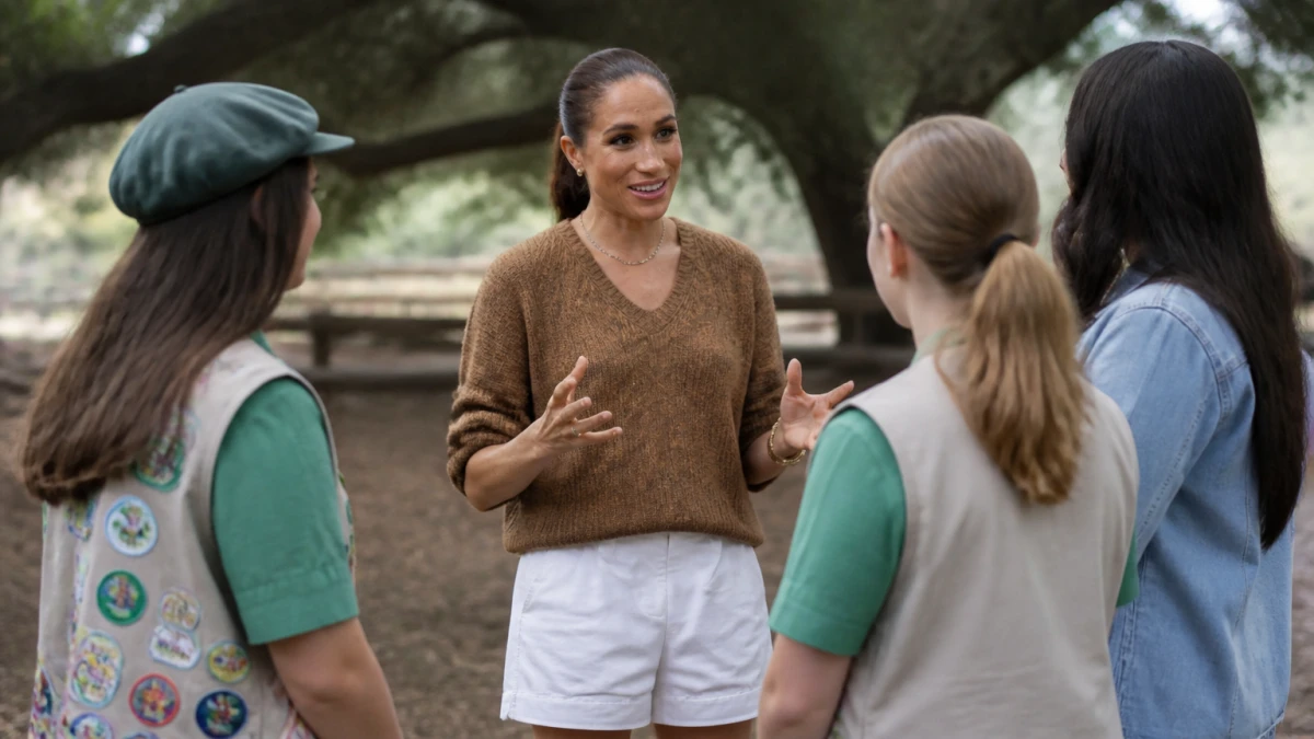 Royale Kleiderregeln gebrochen: Meghan zeigt in kurzen Shorts viel Bein