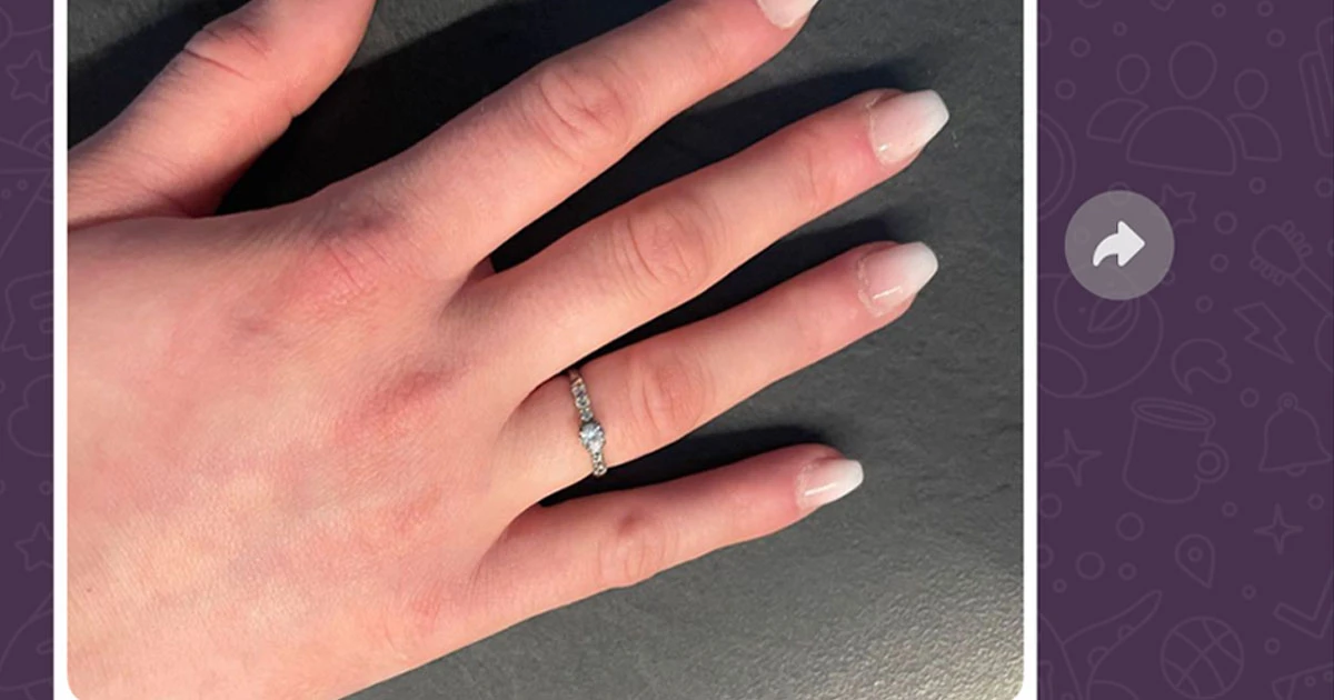 Plötzlich hat sie einen Ring am Finger