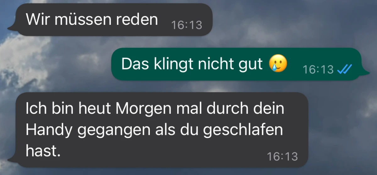 Sie hat sein Handy durchsucht und etwas dabei gefunden