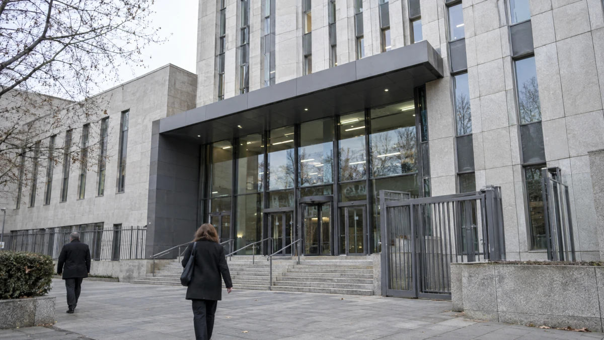 OLG Düsseldorf verurteilt 18-Jährigen zu neun Jahren Jugendhaft