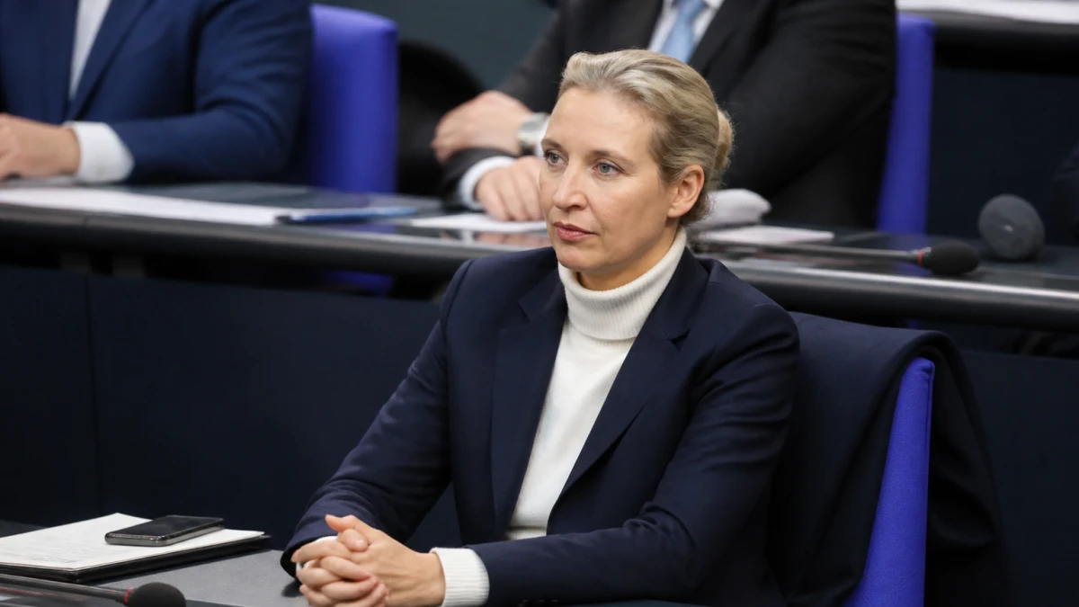 Weidel verteidigt „Lügenkanzler“ gegen Merz – und spottet über Gerichtsurteil