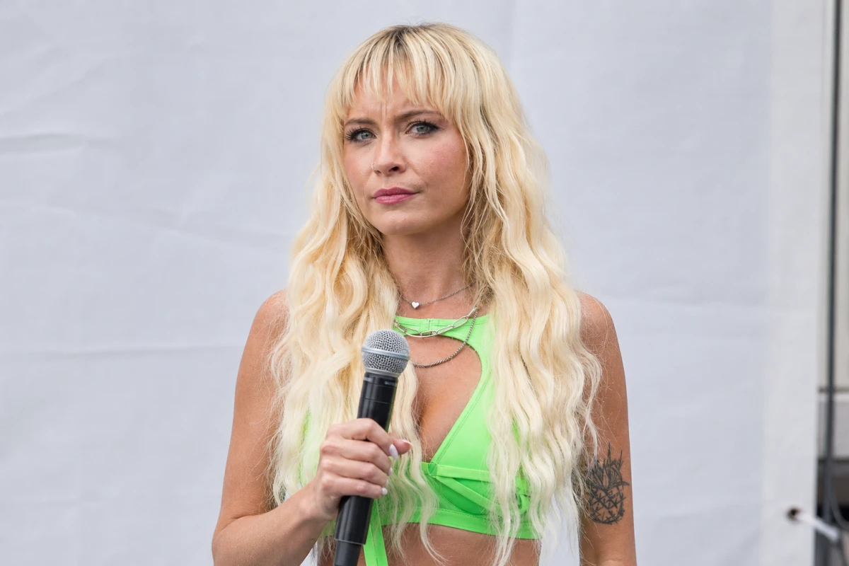 Mia Julia bricht Show ab und macht Neonazi-Drohungen öffentlich