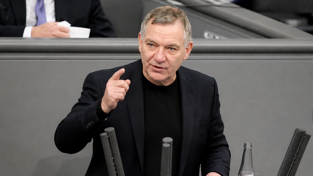 Jan van Aken wünscht Friedrich Merz eine Rente so klein wie die seiner Mutter