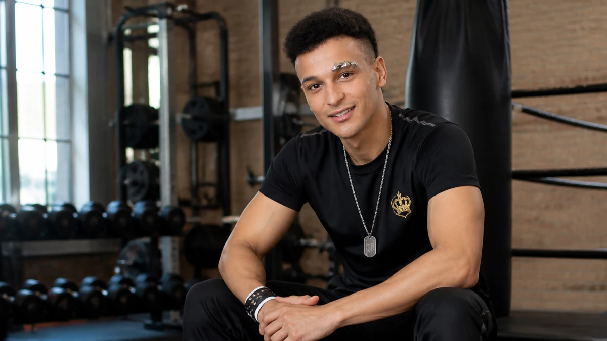 Nur 1.008 Euro Rente – Prince Damien verkauft getragene Boxershorts für 300 Euro