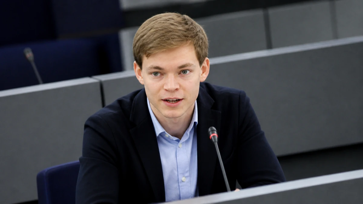 Timon Dzienus: „Ich werde lebenslang gegen Faschismus eintreten“ – Kritik an ZDF-Zensur