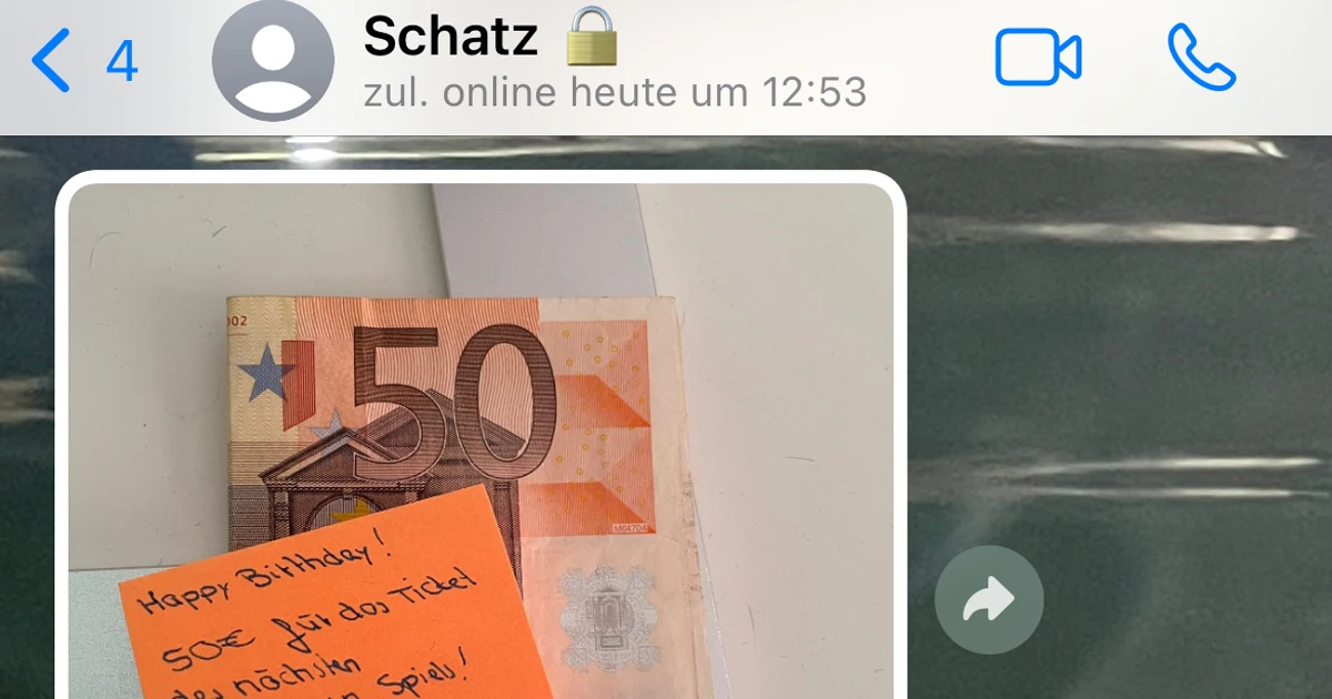 Sie freut sich nicht mal über ihr Geschenk