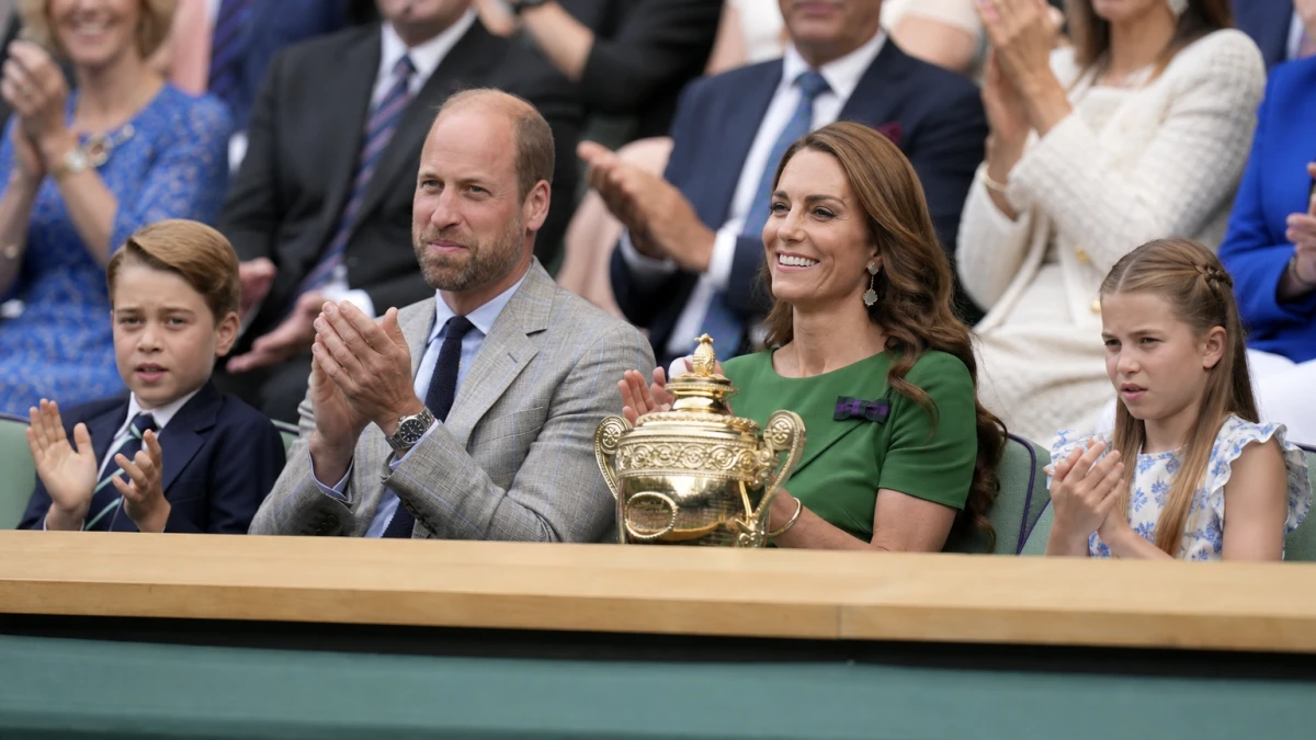 George und Charlotte erstmals beim Wimbledon-Finale: Standing Ovations für die Wales-Familie