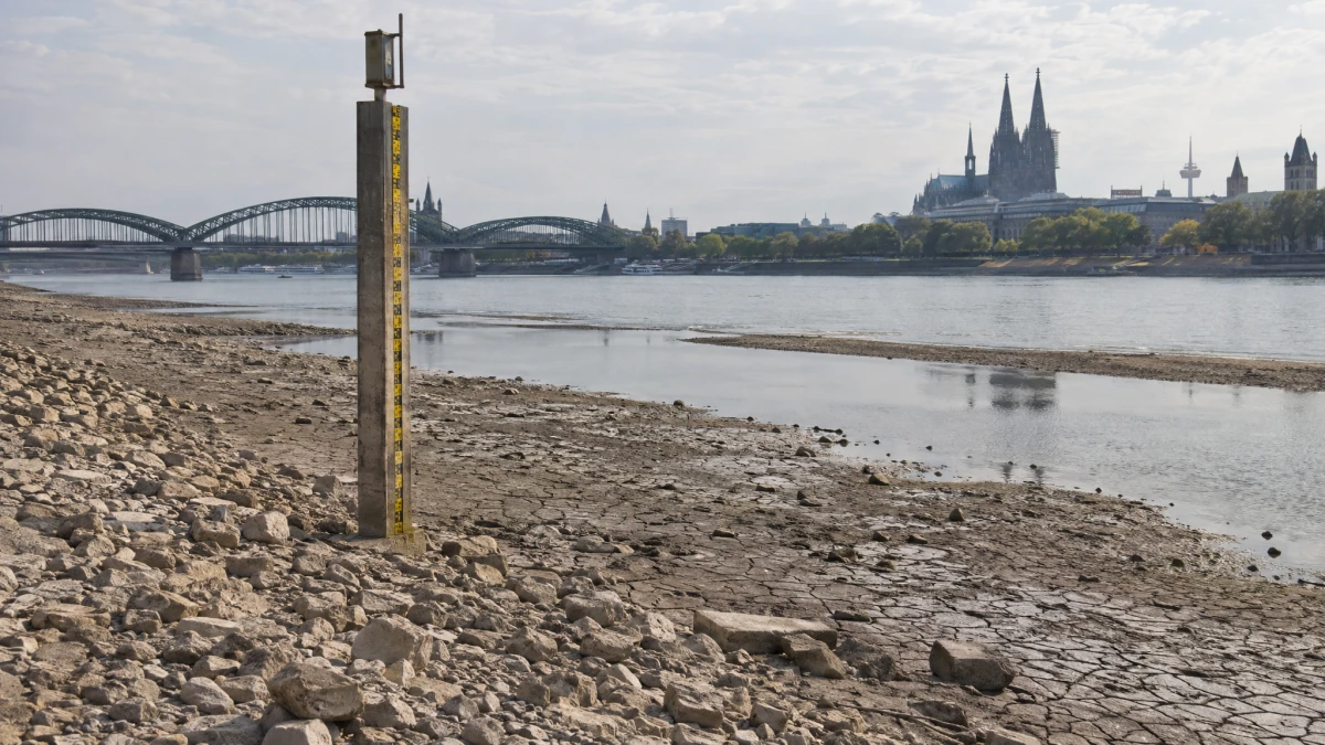 Rheinpegel Köln fällt auf 40 Zentimeter – neuer Rekordtiefstand