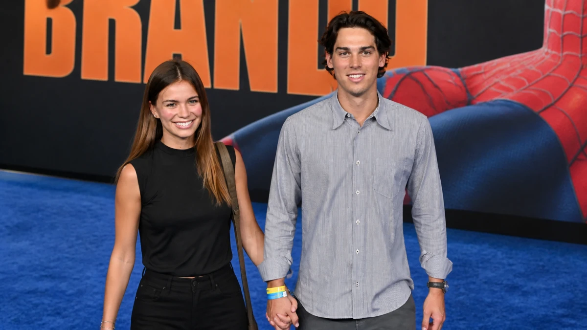 Paris Brosnan und Freundin Alex bei Spider-Man-Premiere: Lässig trifft Glamour