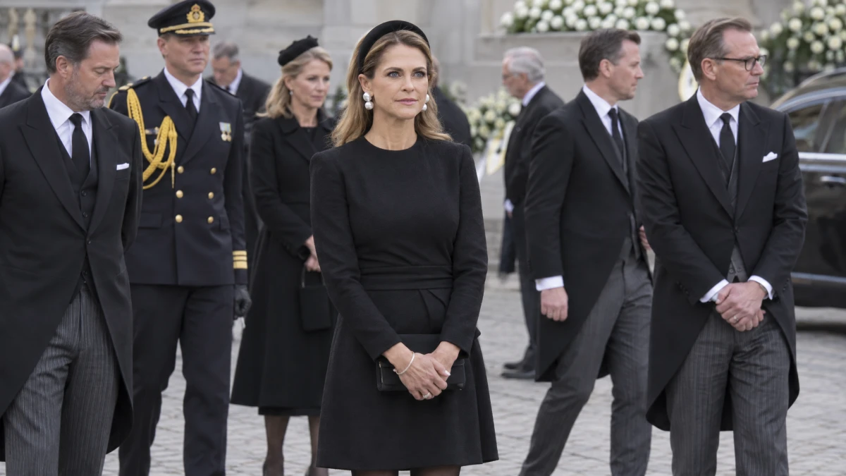 Haralds Staatsbegräbnis: Charlène und Madeleine brechen Dresscode