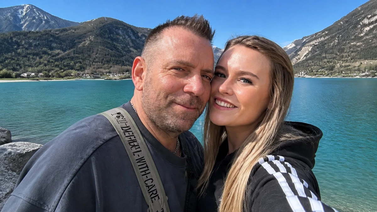 Ikke Hüftgold will Verlobte Nina mit ESC-Song zur Hochzeit überraschen