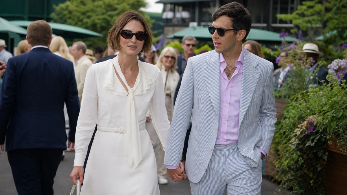 Kinn-Bob und Händchen: Keira Knightley beerdigt Trennungsgerüchte