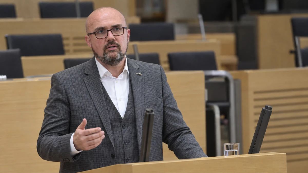 Menschenkette stoppt AfD-Mann Tillschneider bei Gedenken in Halle
