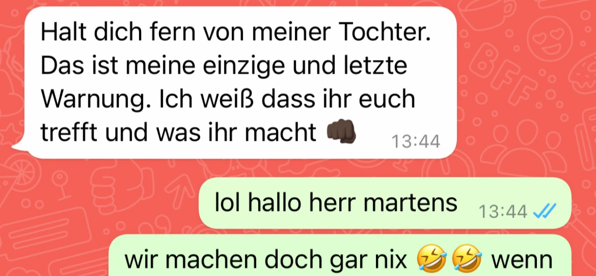 Er passt gut auf seine Tochter auf